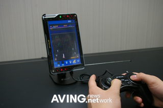 Illustration for article titled Hyundai's Slim Bad-Ass Provia A7 GPS Has Gaming, "Navi-In-Picture" TV